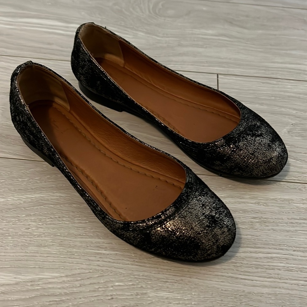 Frye Carson Flat - Black/Gold Metallic, size 7
